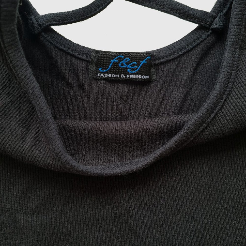 Size- S-M, Black knitted crop top - Picture 3 of 3